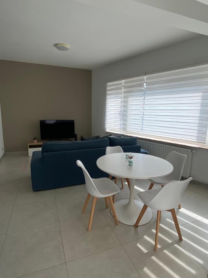 1-E Superbe Appartement Lumineux 샤를루아 외부 사진