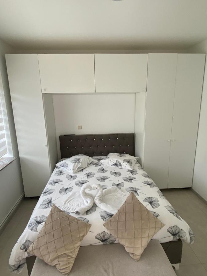 1-E Superbe Appartement Lumineux 샤를루아 외부 사진