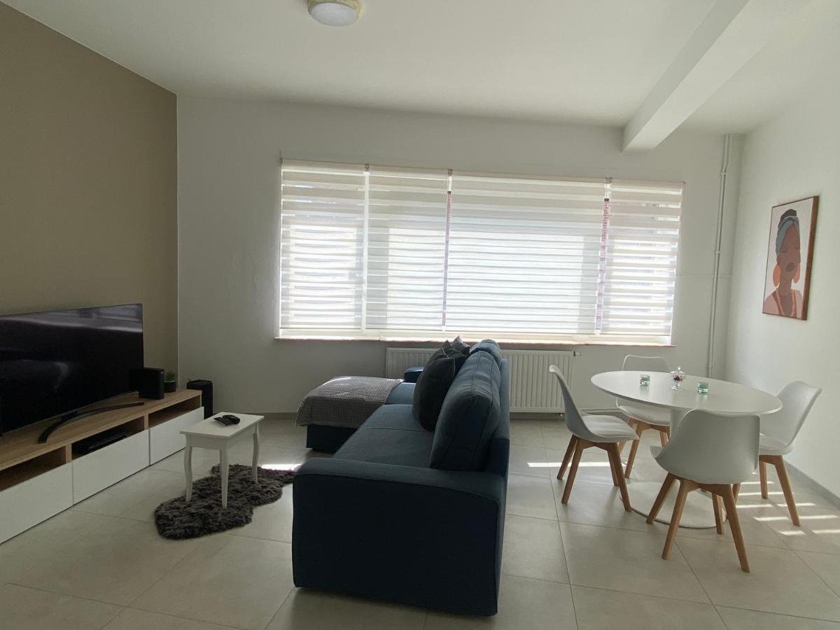 1-E Superbe Appartement Lumineux 샤를루아 외부 사진