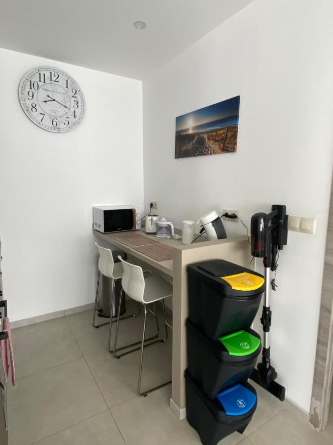 1-E Superbe Appartement Lumineux 샤를루아 외부 사진