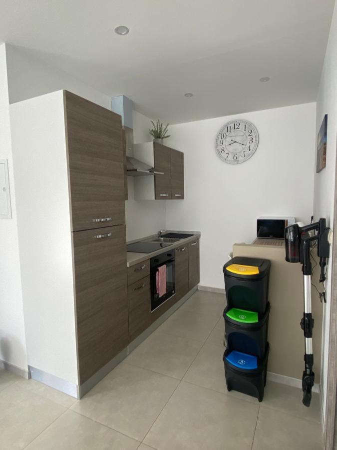 1-E Superbe Appartement Lumineux 샤를루아 외부 사진