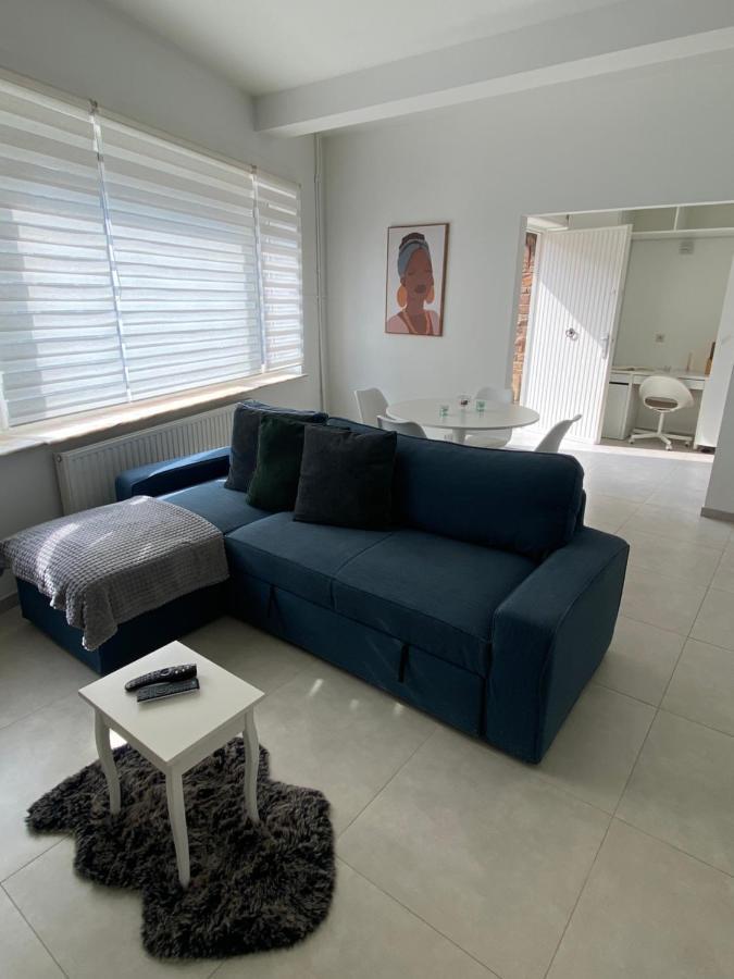 1-E Superbe Appartement Lumineux 샤를루아 외부 사진