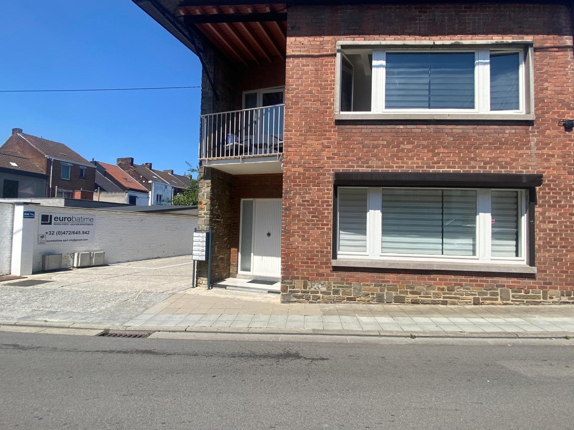 1-E Superbe Appartement Lumineux 샤를루아 외부 사진